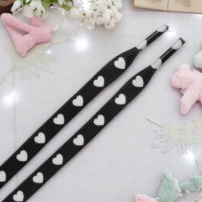 1 Paar flache Schnürsenkel (120 cm lang, 8 mm breit) - HeartBeat Collection - schwarz/weiss - Schuhbaendel.ch