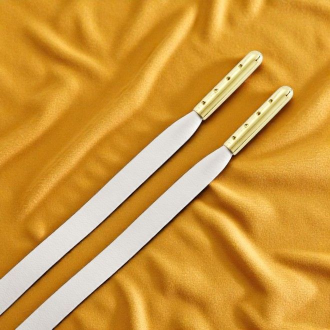 1 paire de lacets plats en cuir synthétique (150 cm de long, 7 mm de large) - Série LuxeLine - blanc/or