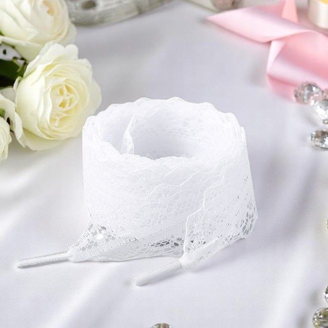 1 Paar Spitzen Schnürsenkel (Breite 2.9 cm, Länge 100 cm) für festliche Schuhe mit 4-5 Ösenpaaren - weiss - Schuhbaendel.ch