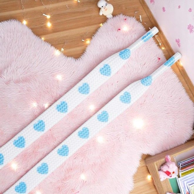 1 Paar flache Schnürsenkel (120 cm lang, 8 mm breit) - HeartBeat Collection - weiss/blau - Schuhbaendel.ch