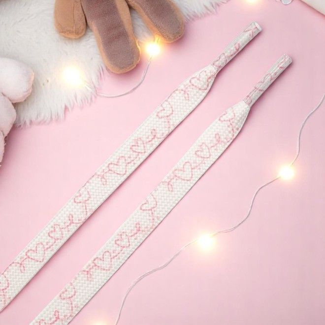 1 Paar flache Schnürsenkel (140 cm lang, 8 mm breit) - HeartBeat Collection - weiss/rosa - Schuhbaendel.ch