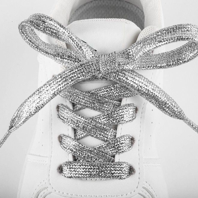LaceGodZ – 1 Paar flache Schnürsenkel (120 cm lang, 10 mm breit) - StarGlow Series - silber