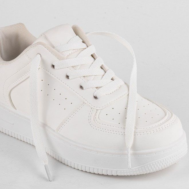 LaceGodZ – ColorFlow Series – Flache Schnürsenkel in PANTONE 11-4201 „Cloud Dancer“ Weiss | Farbe des Jahres 2026 | 120 cm × 8 mm