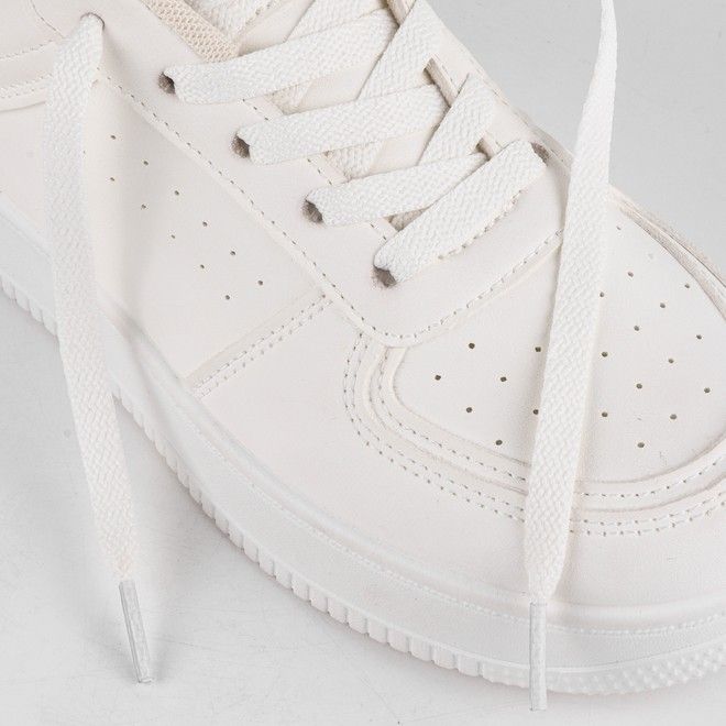 LaceGodZ – ColorFlow Series – Flache Schnürsenkel in PANTONE 11-4201 „Cloud Dancer“ Weiss | Farbe des Jahres 2026 | 140 cm × 8 mm